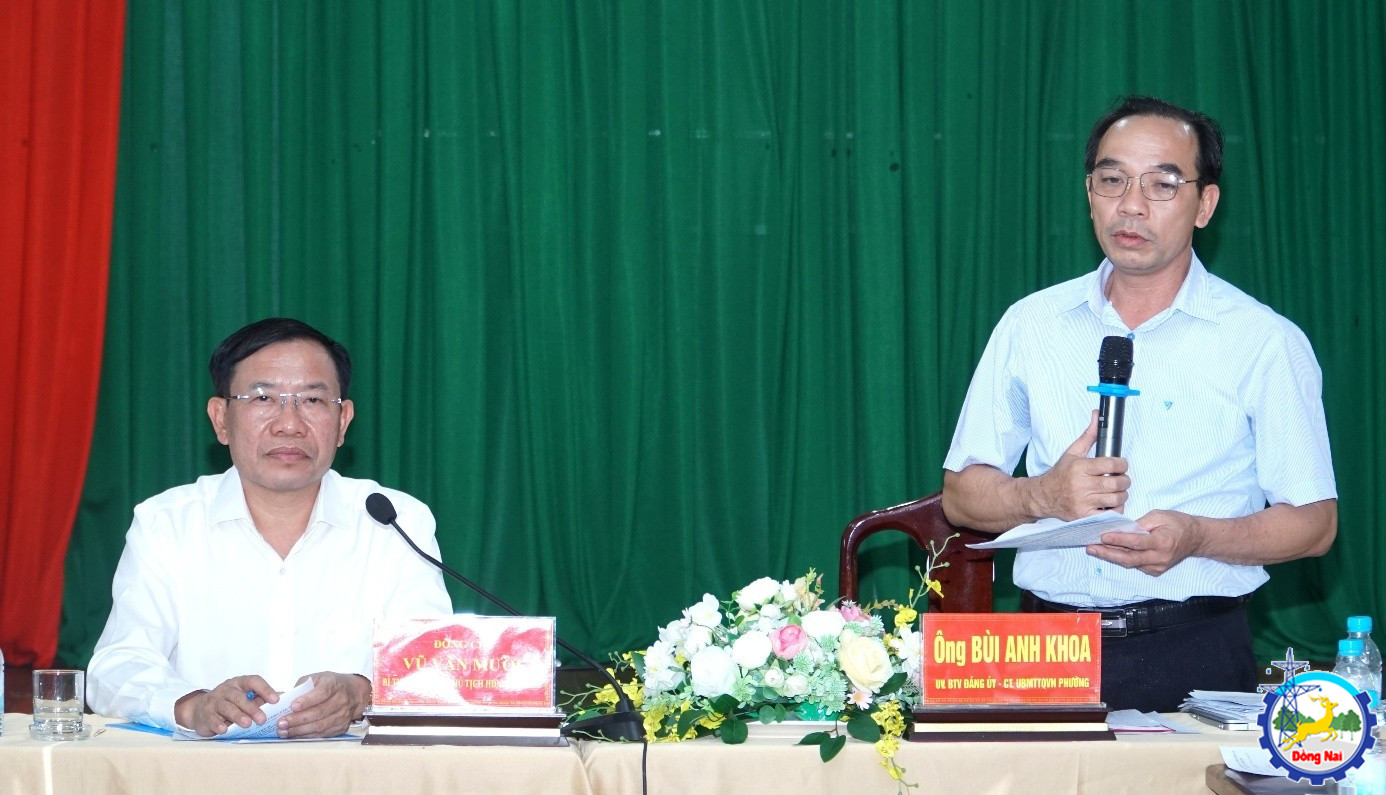 Các đại biểu tham luận tại hội nghị.