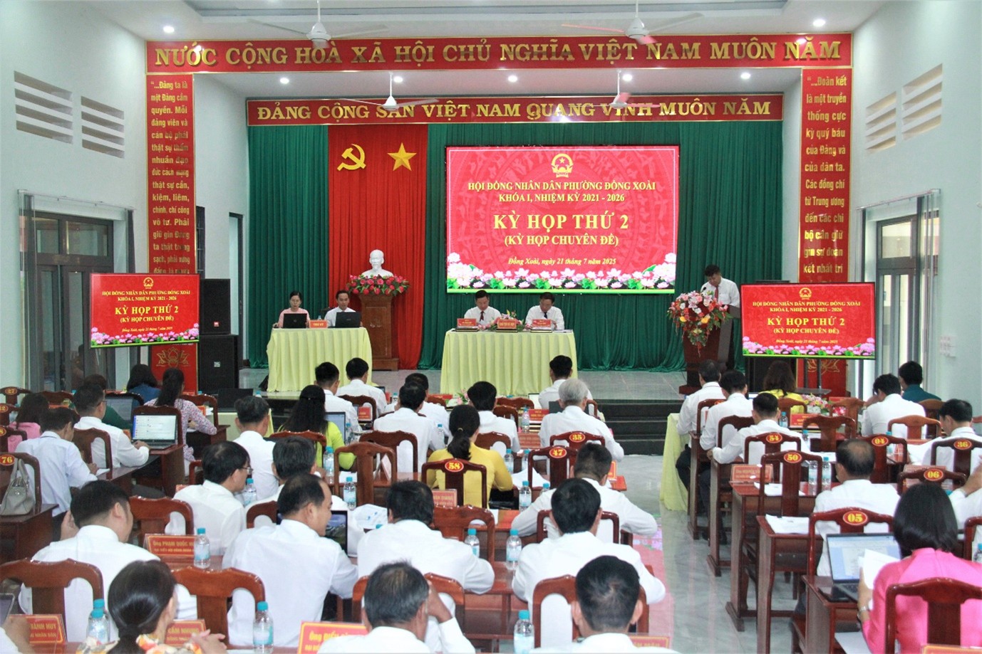 hop hoi dong nhan dan 1